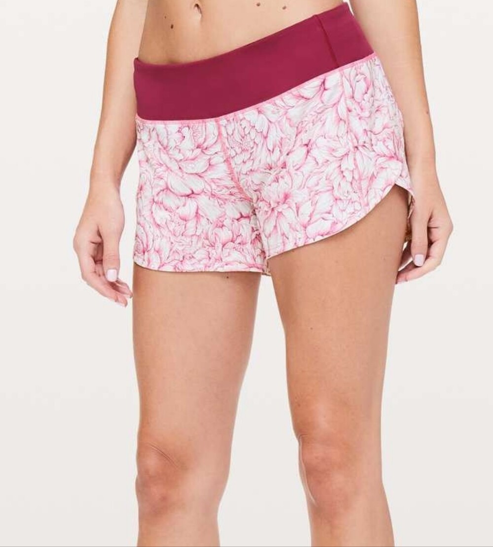 EUC Size 8 Lululemon Speed Up Short *2.5"Floral Bloom White Star Ruby/Star Ruby